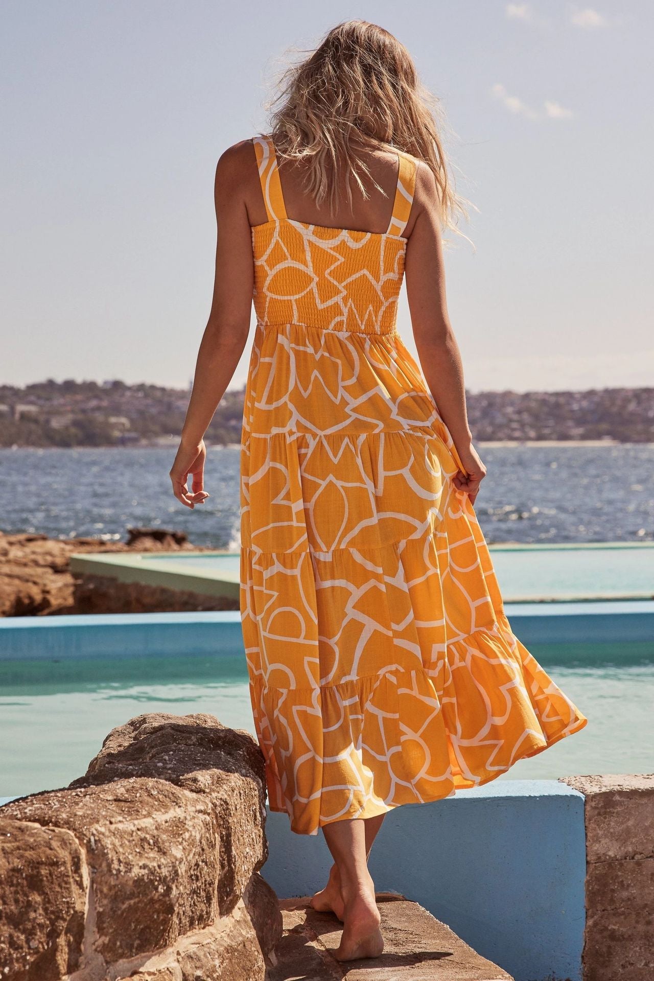 Viraelis – Luchtige Midi Jurk met Smockdetail