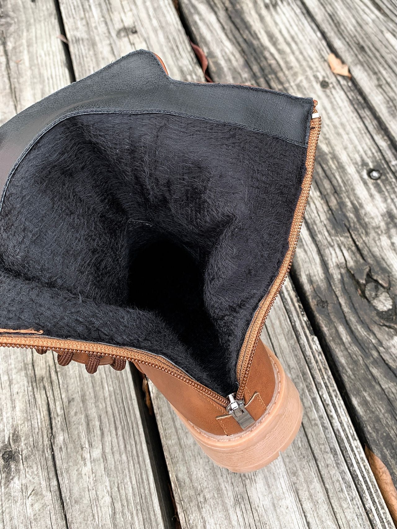 Sienna - Veterlaars met stevige profielzool en verfijnd design