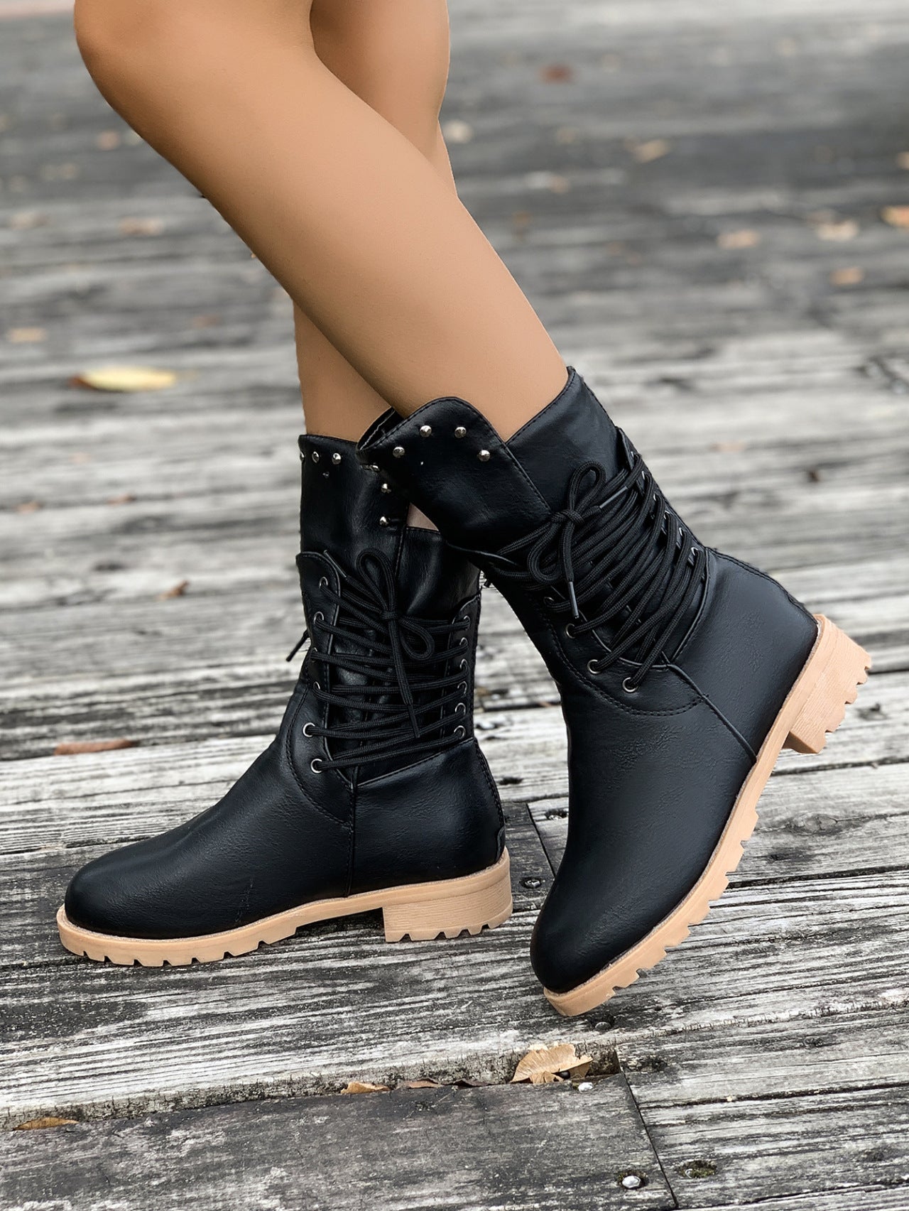 Sienna - Veterlaars met stevige profielzool en verfijnd design