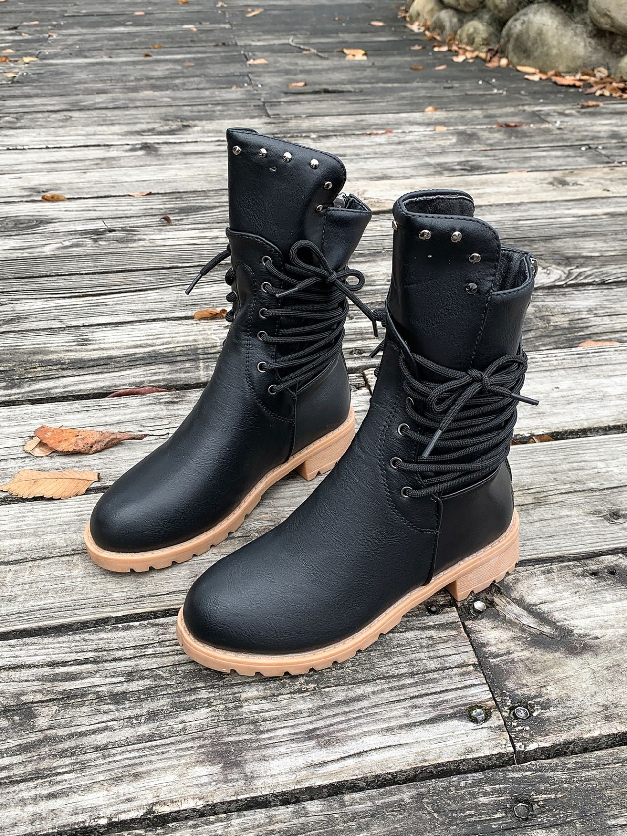 Sienna - Veterlaars met stevige profielzool en verfijnd design
