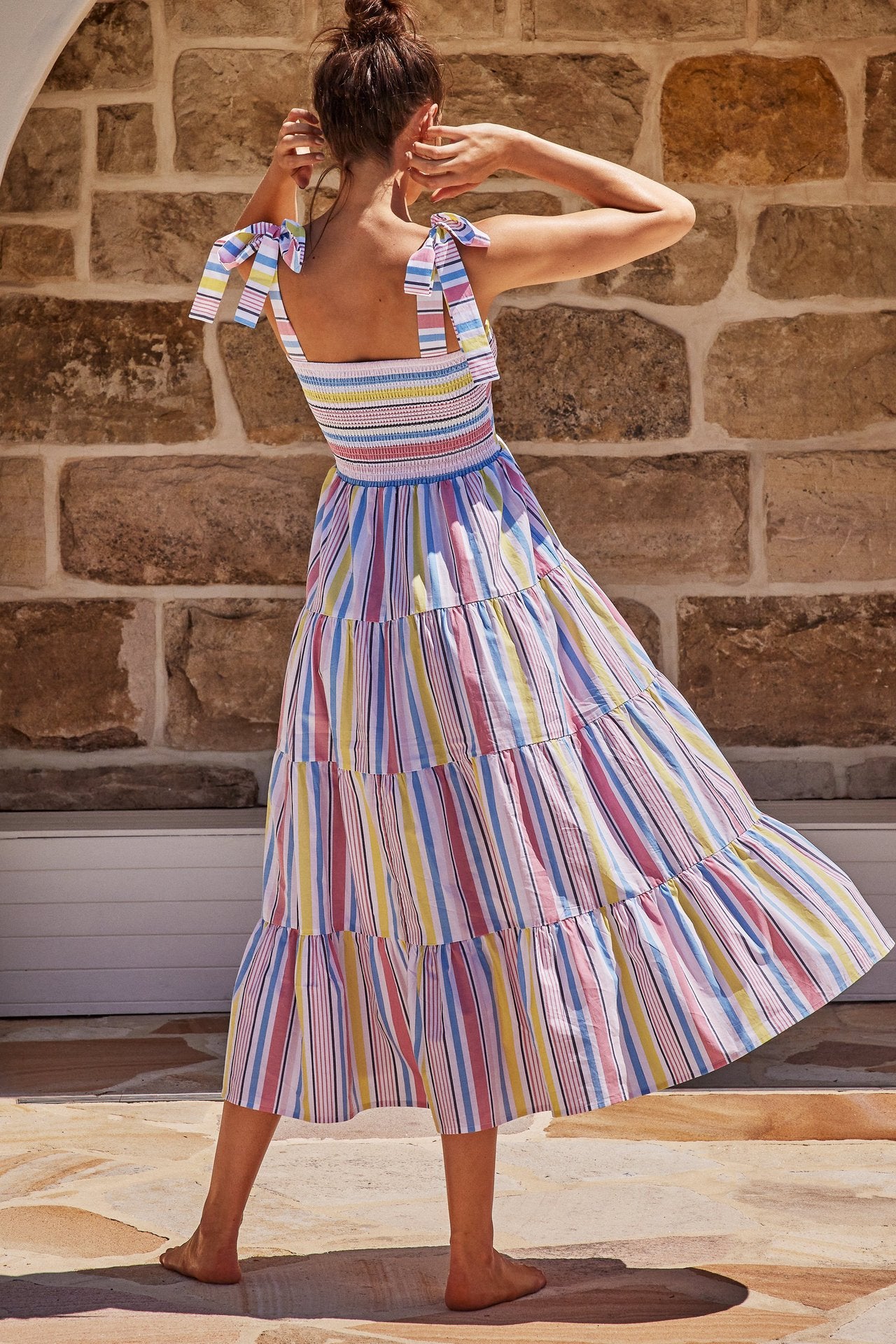 Viraelis – Luchtige Midi Jurk met Smockdetail