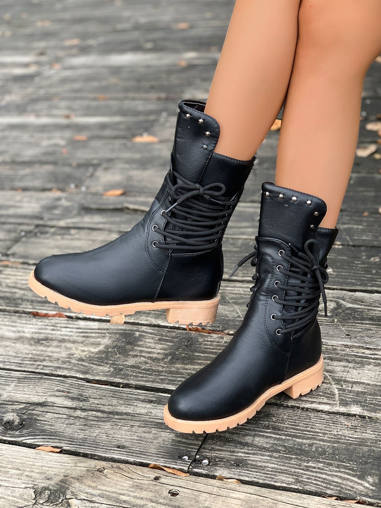 Sienna - Veterlaars met stevige profielzool en verfijnd design