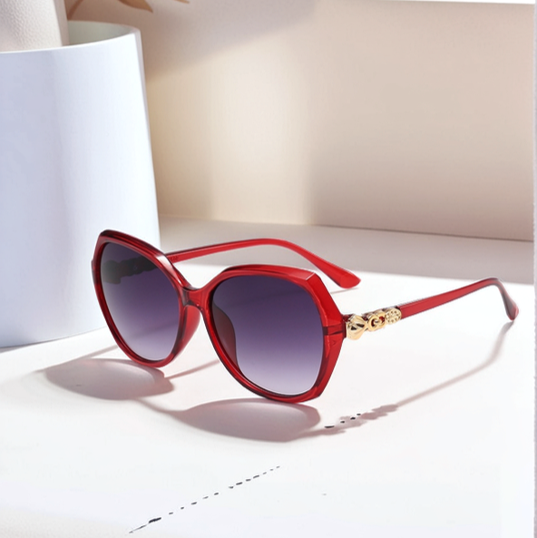 Aurielle Zonnebril – Oversized Elegantie met Gouden Accent