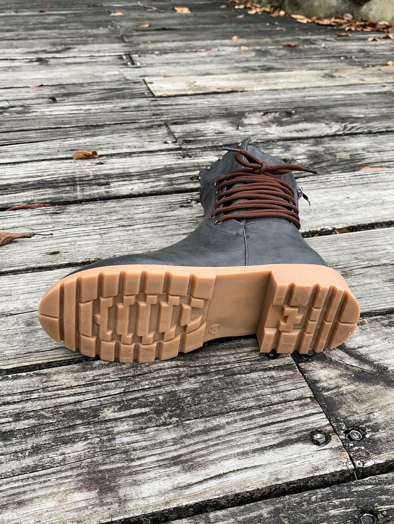 Sienna - Veterlaars met stevige profielzool en verfijnd design