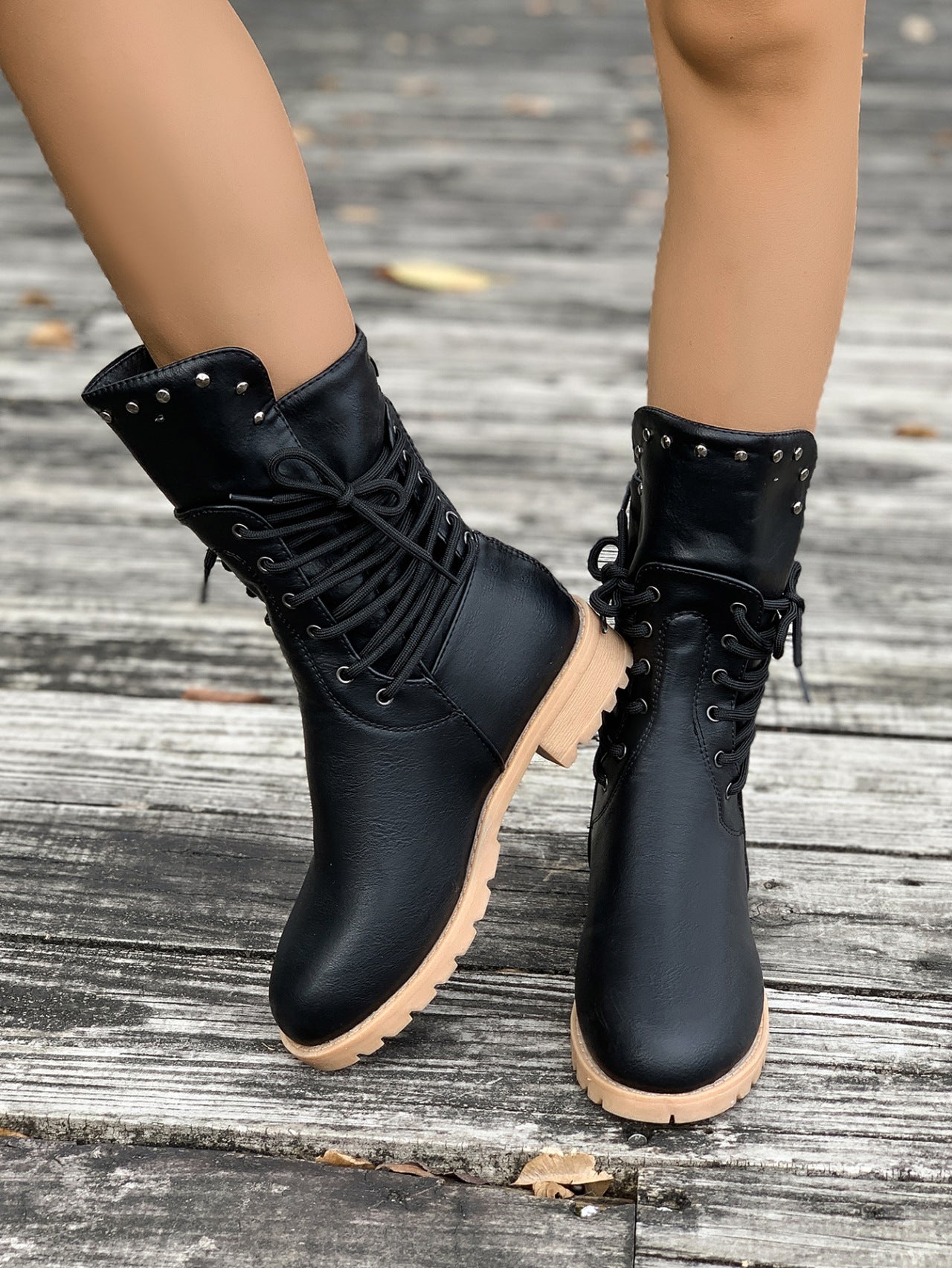 Sienna - Veterlaars met stevige profielzool en verfijnd design