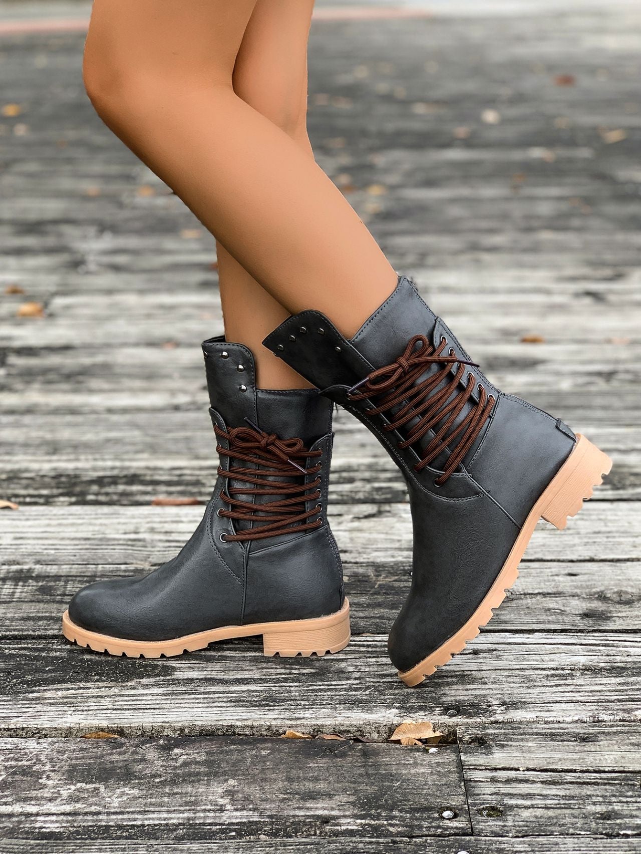 Sienna - Veterlaars met stevige profielzool en verfijnd design