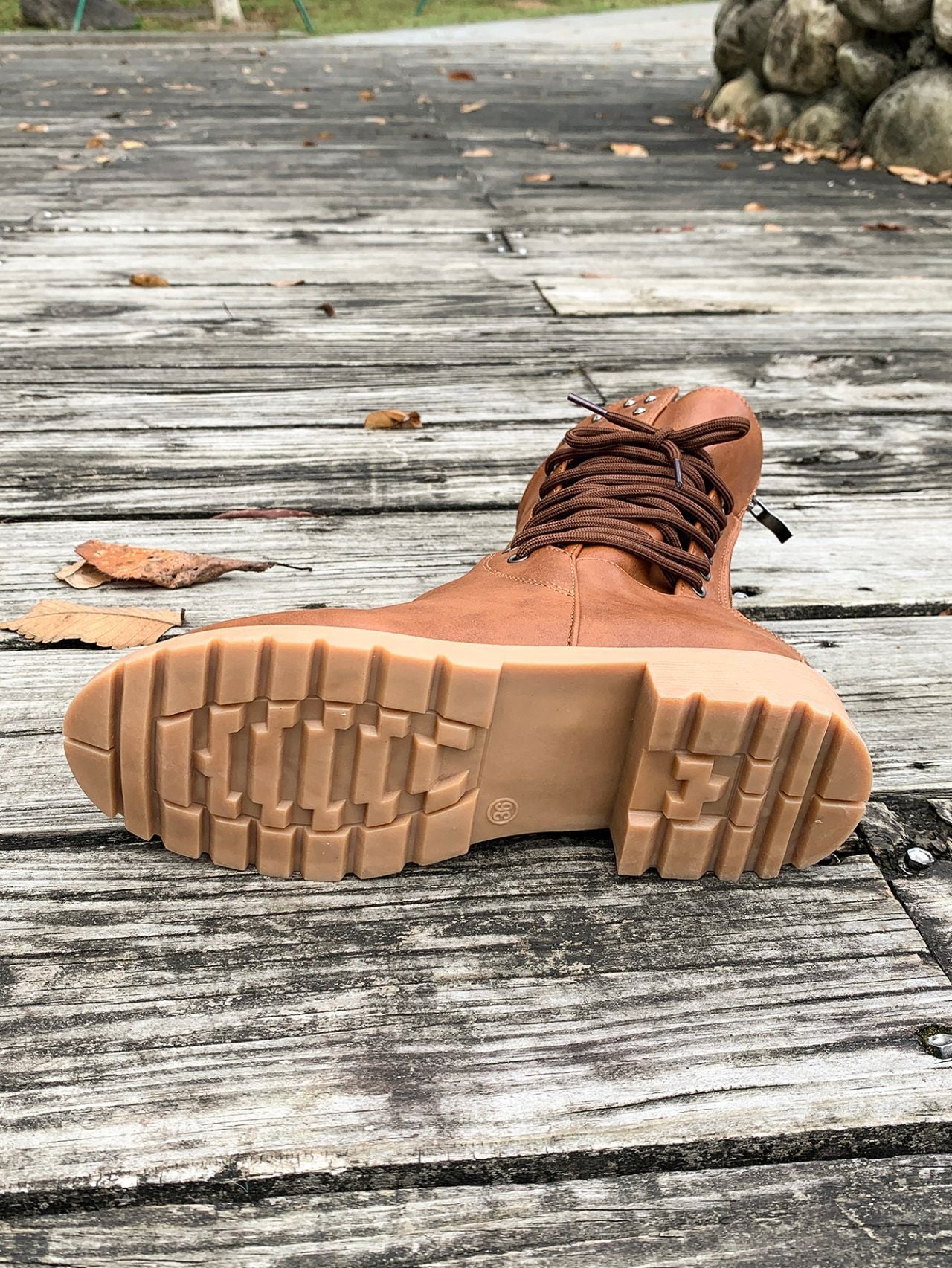 Sienna - Veterlaars met stevige profielzool en verfijnd design