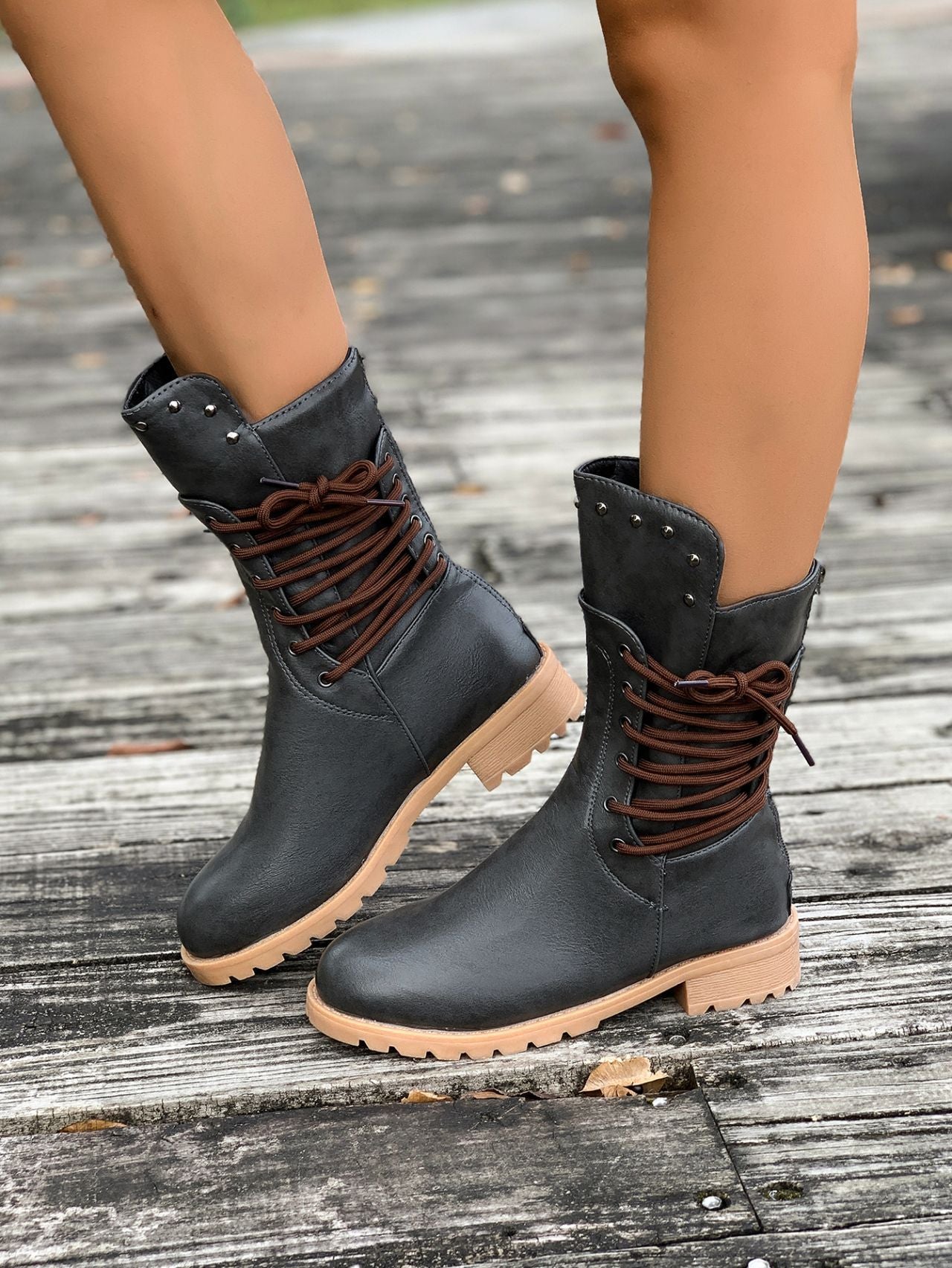 Sienna - Veterlaars met stevige profielzool en verfijnd design