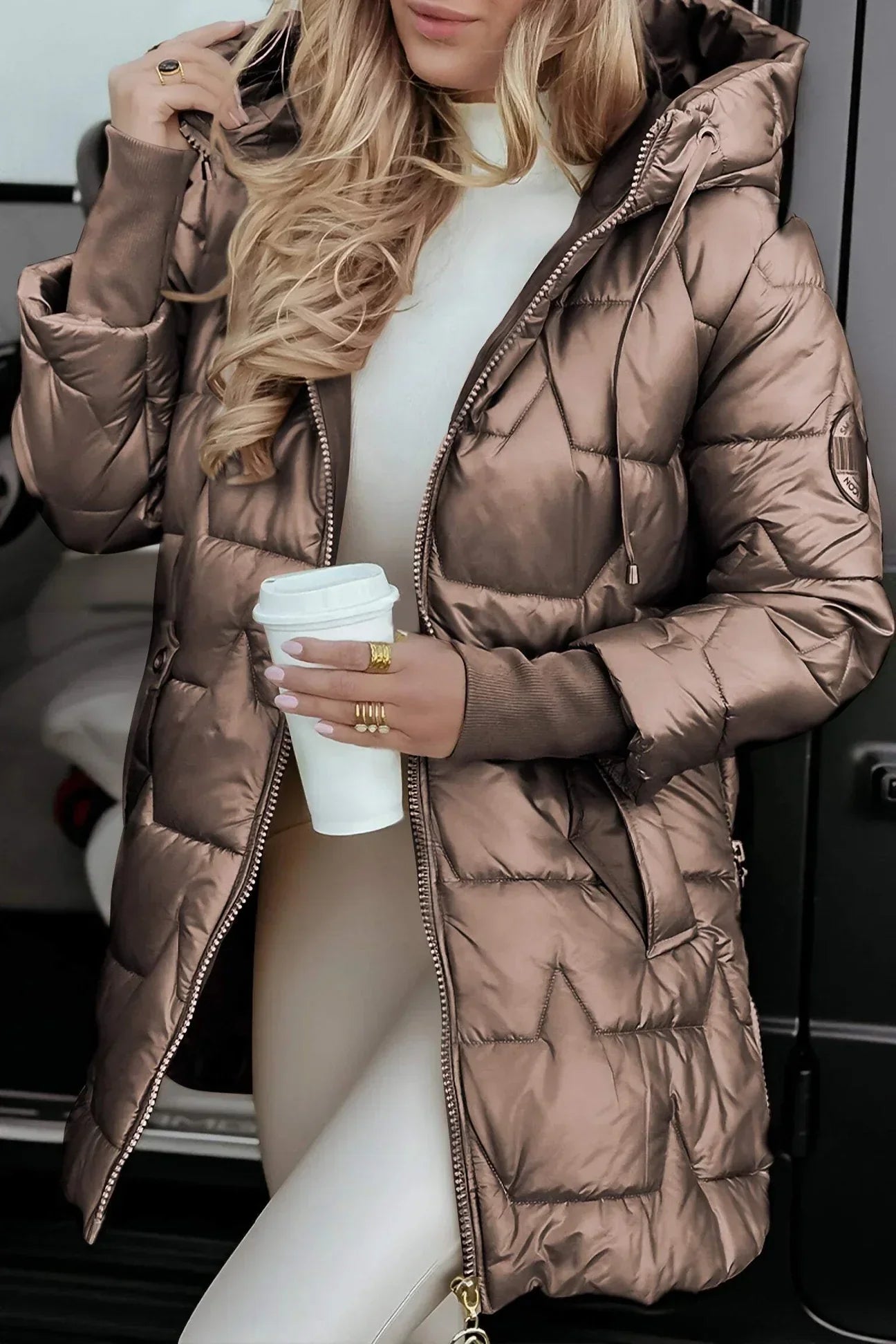 Nolwen – Elegante Winterjas met Capuchon en Voering